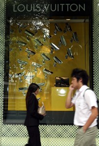 200905123vuitton_dentro